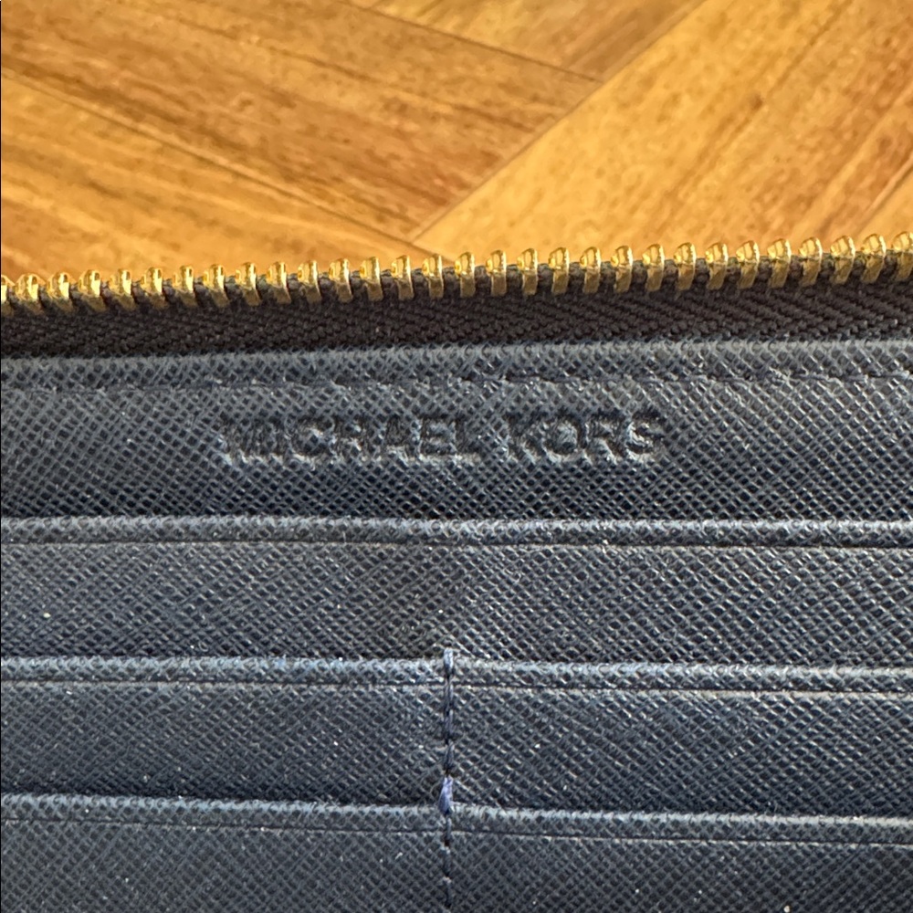 Michael Kors Jet Set Leather Wallet Striped Blue & White - Picture 6 of 6